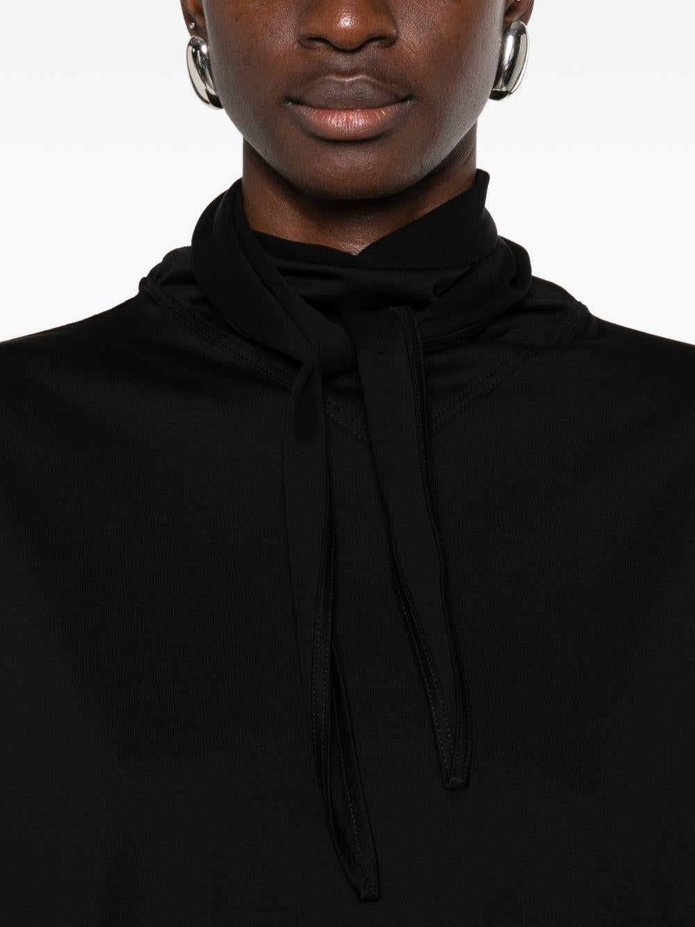 Product photo 2 for product T-shirt With Foulard