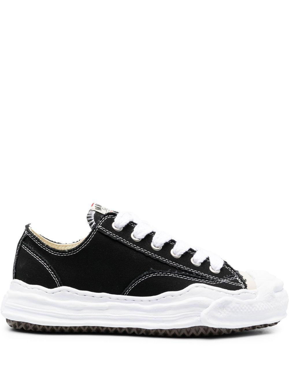Product image of Hank Low Top Sneakers